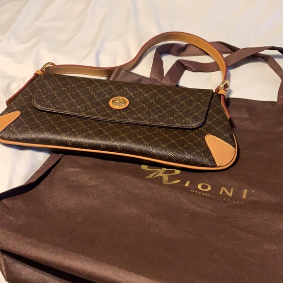 rioni handbolsas clearance